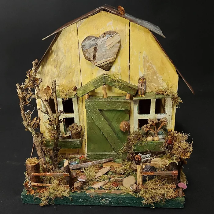 kleine-huette-mit-herz-01-treehouses